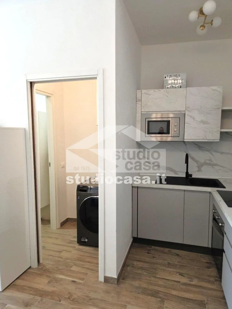 Cuisine - Rear-Facing Apartment with Balcony in Cremona