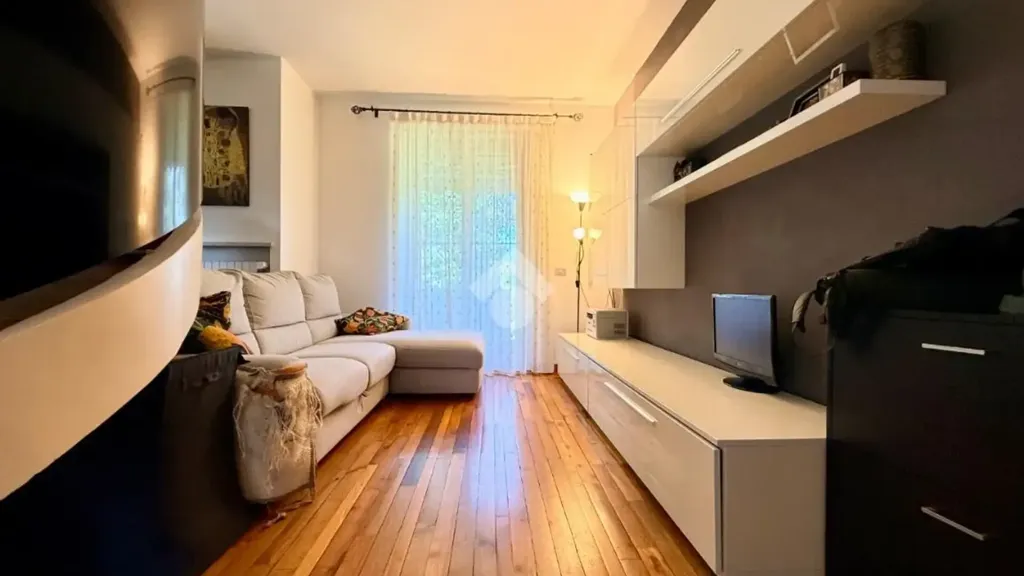 Séjour - 4-Bedroom Apartment with Balcony in Vigasio