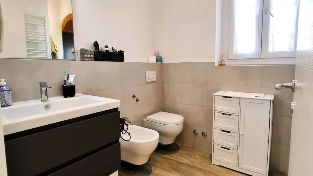 Bagni - Rustic-Style Apartment with Balcony in Florence