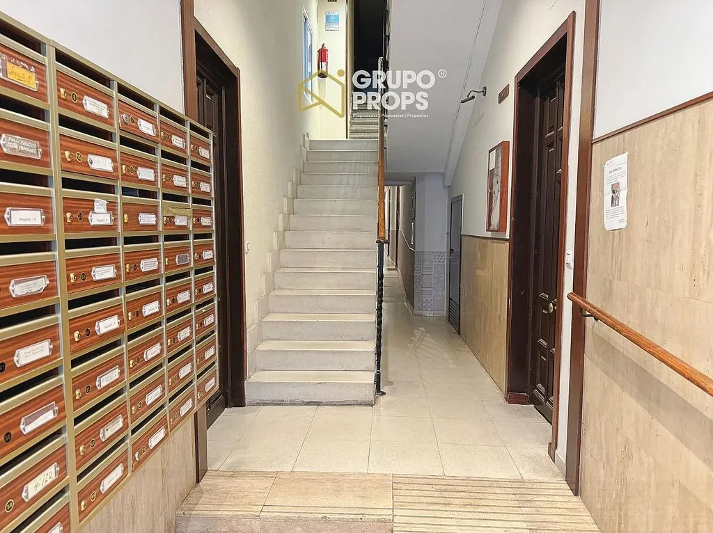 Entrée - Duplex with Patio in Palacio, Madrid