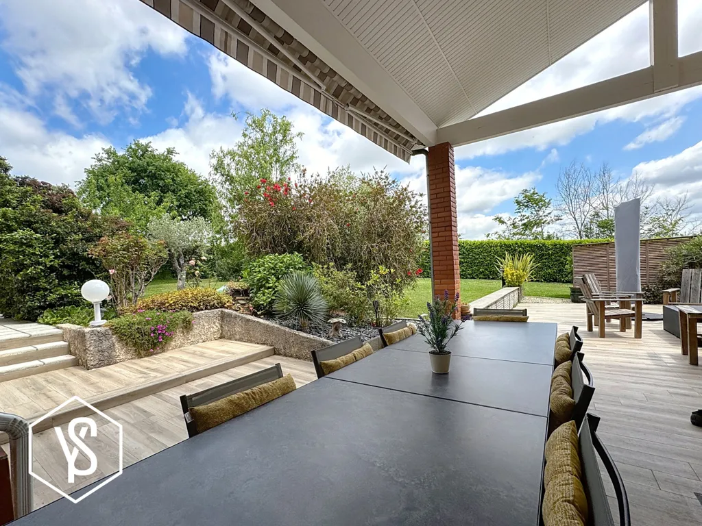 Terrasse - Villa d'Architecte avec Piscine à Escalquens