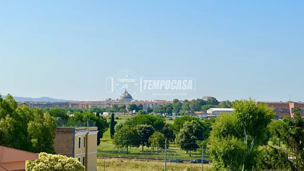 Ristrutturato Flat with Balcony in Centocelle