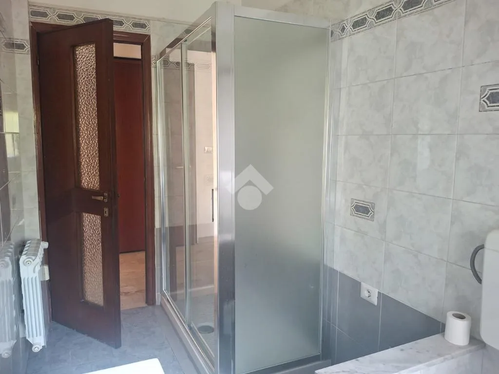 Salles de bain - Apartment with Balcony in Savona