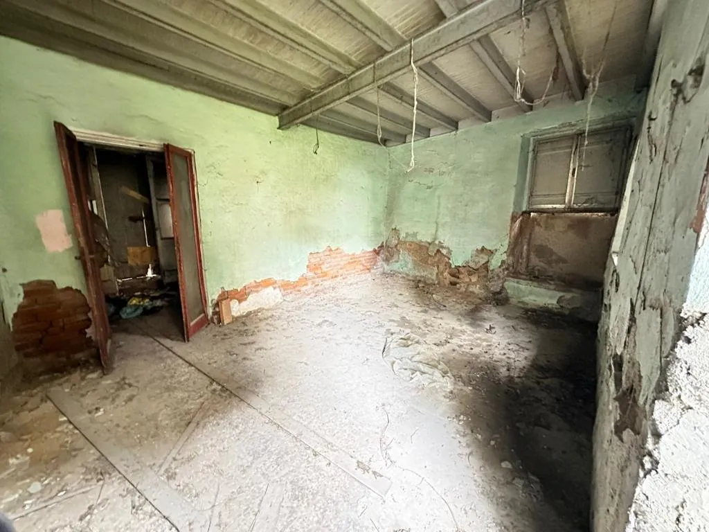 Pièces - Rustic Property with Potential in Ciserano