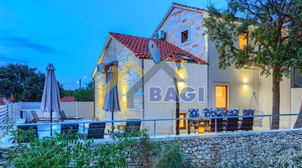 Esterno - Traditional Villa with Pool in Nerežišća