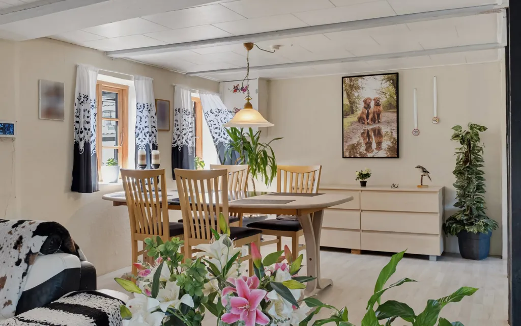 Sala da pranzo - Traditional Longhouse with Workshop in Countryside