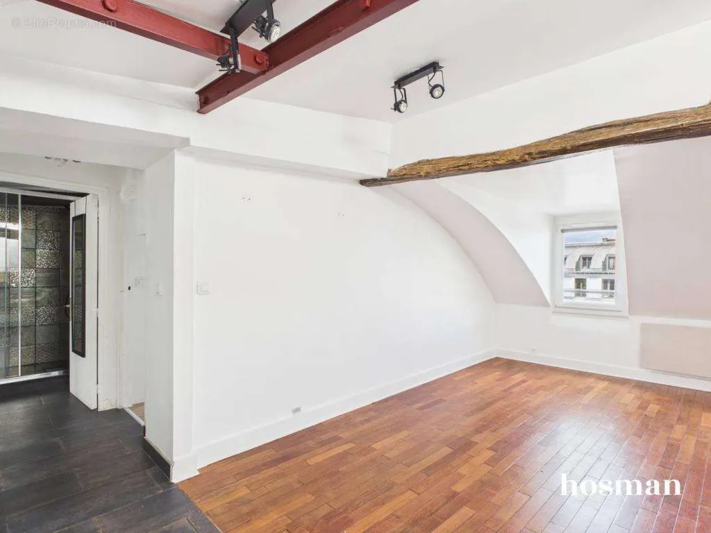 Toad - 2-Bedroom Parisian Flat with Rooftop View