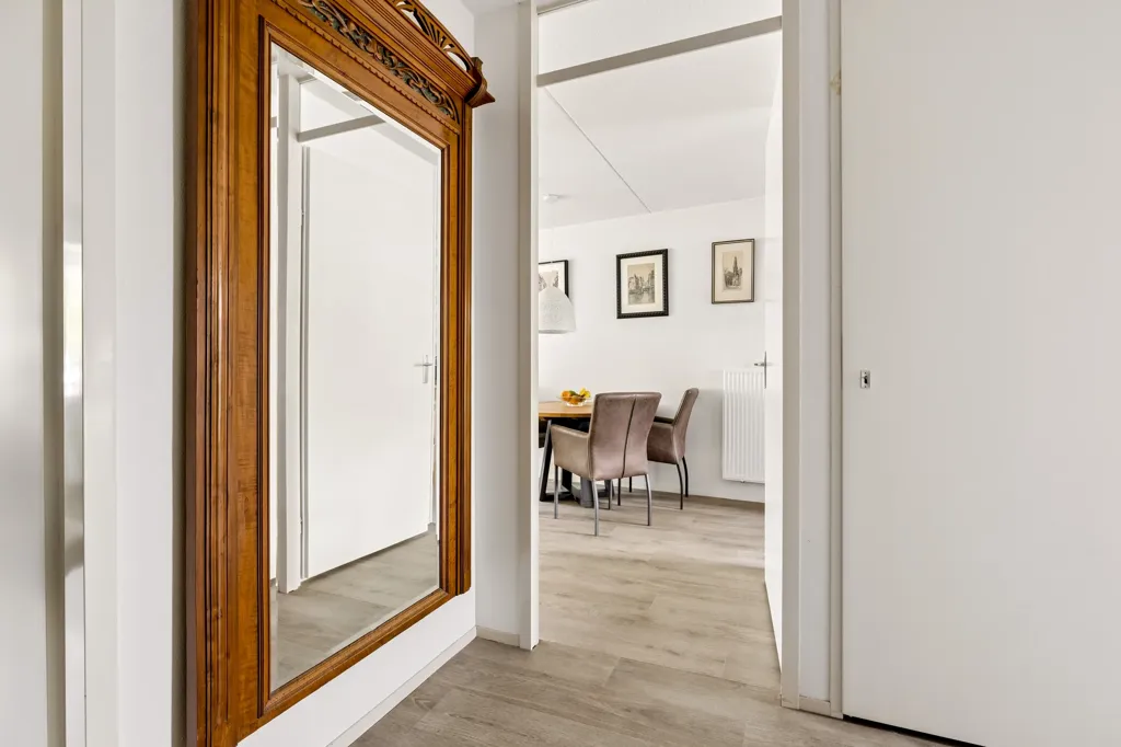 Esik - Modern Flat with Balcony in Almere