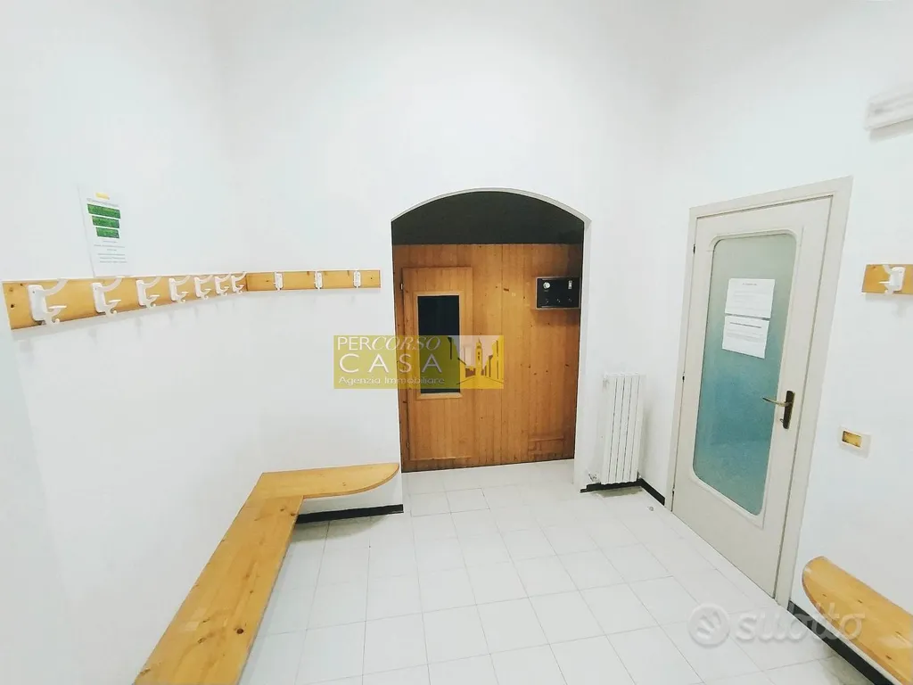 Entrée - Commercial Space with Gym in Teramo