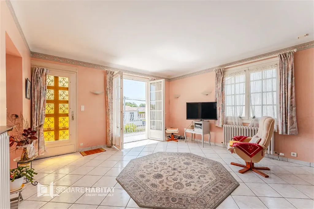 Séjour - Maison avec Véranda et Jardin à Aizenay