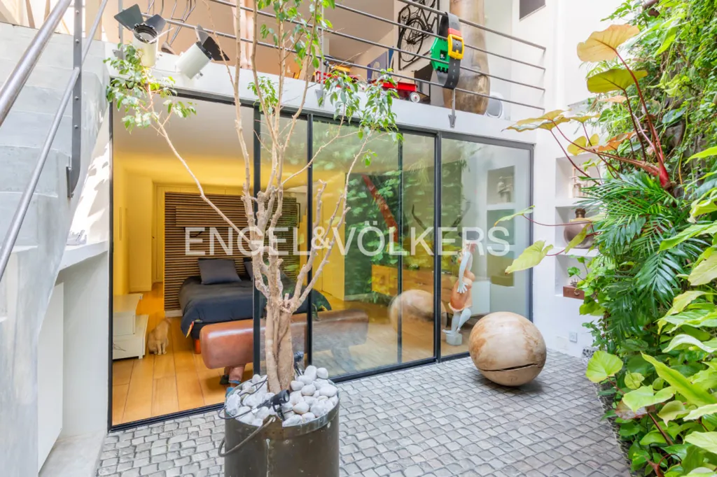 5-room property in Paris 18ème