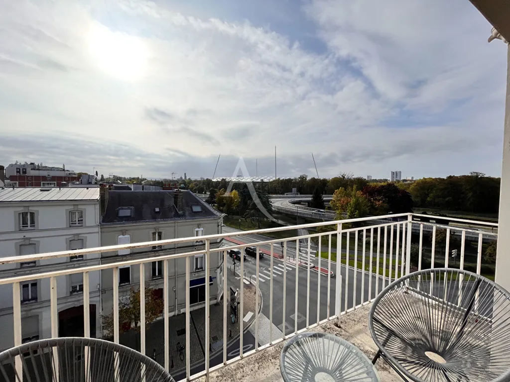 Balcone - Type 2 Flat with Cathedral View in Reims