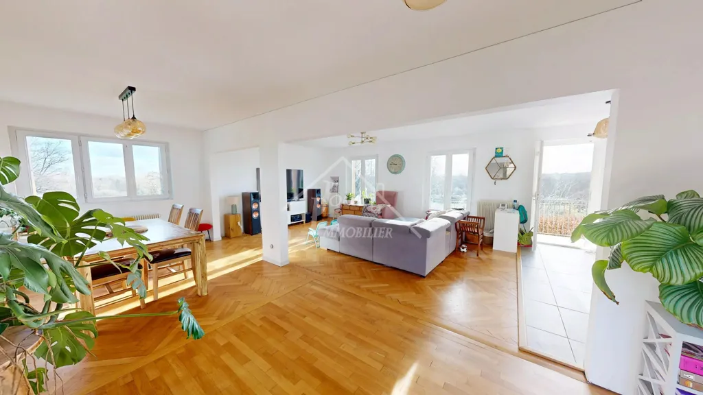 Séjour - Maison avec Terrain et Vue Rivière à Jenzat