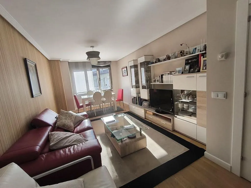 Elutuba - Apartment with Trunk Space in Auditorio, Oviedo