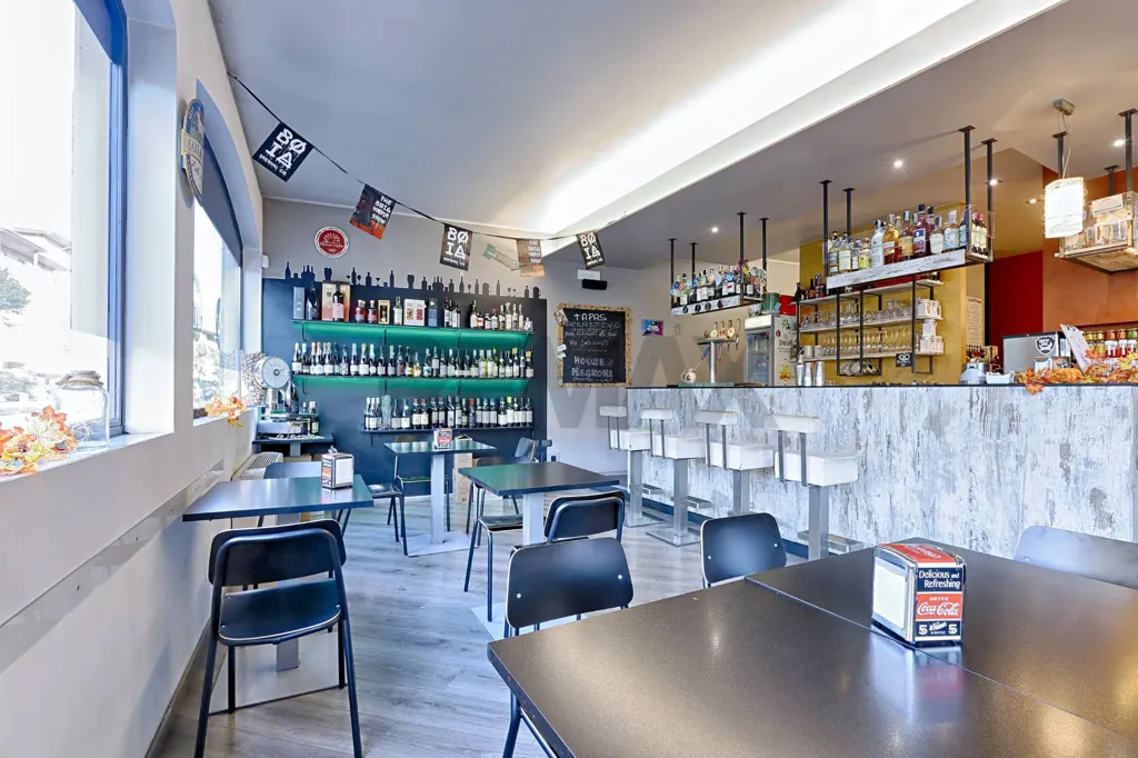 Pièces - Bar with Outdoor Seating in Desio