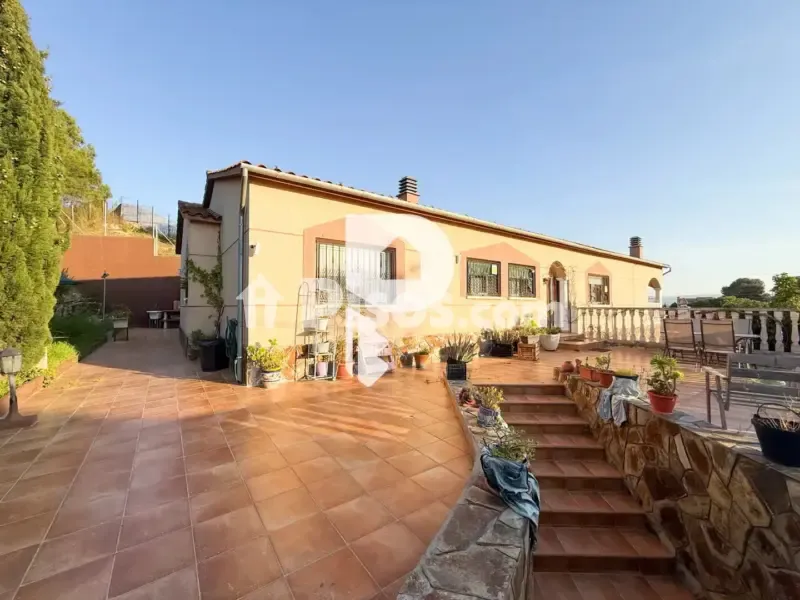 Terrasse - Detached House with Pool in Sant Esteve Sesrovires