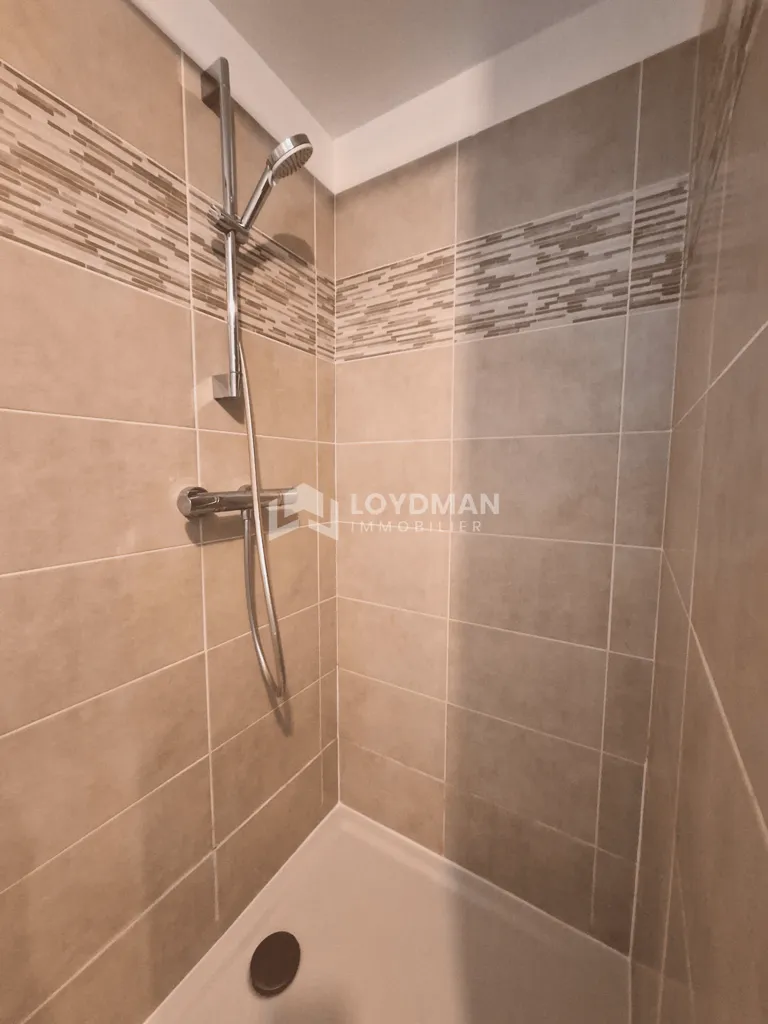 Salles de bain - Appartement de standing avec jardin à Montpellier
