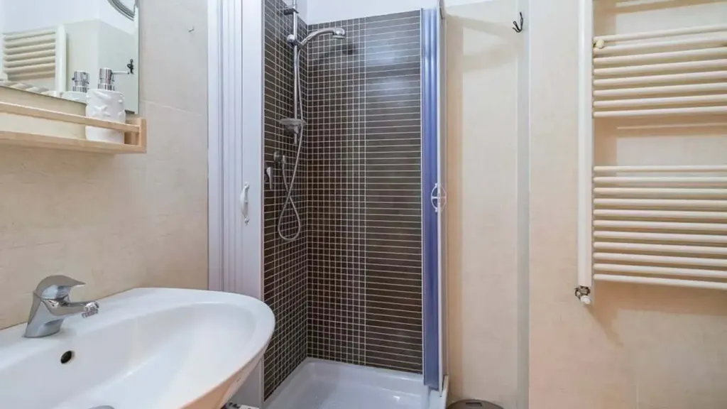 Salles de bain - Room for Rent with Central Milan Location