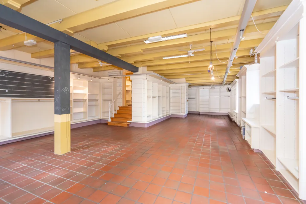 Rooms - Monumental Shopfront in Maarssen Village