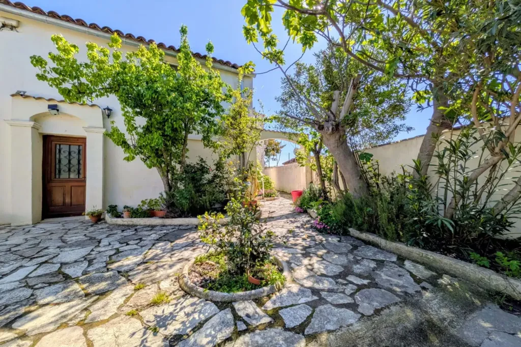 Aed - Charming Mas with Garden in Lattes
