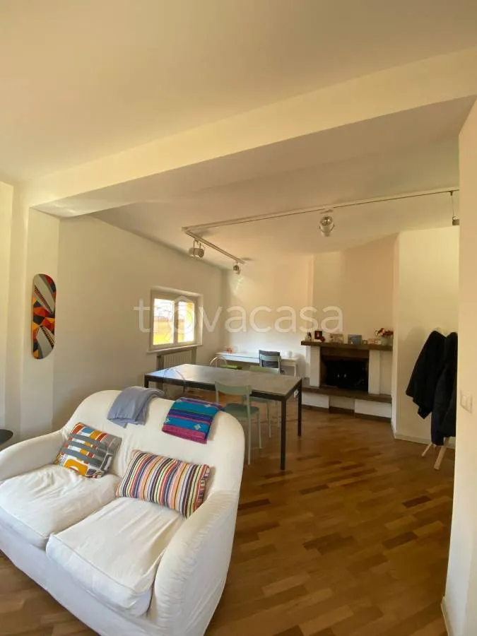 Séjour - Rustic-Style Flat with Caminetto in Modena