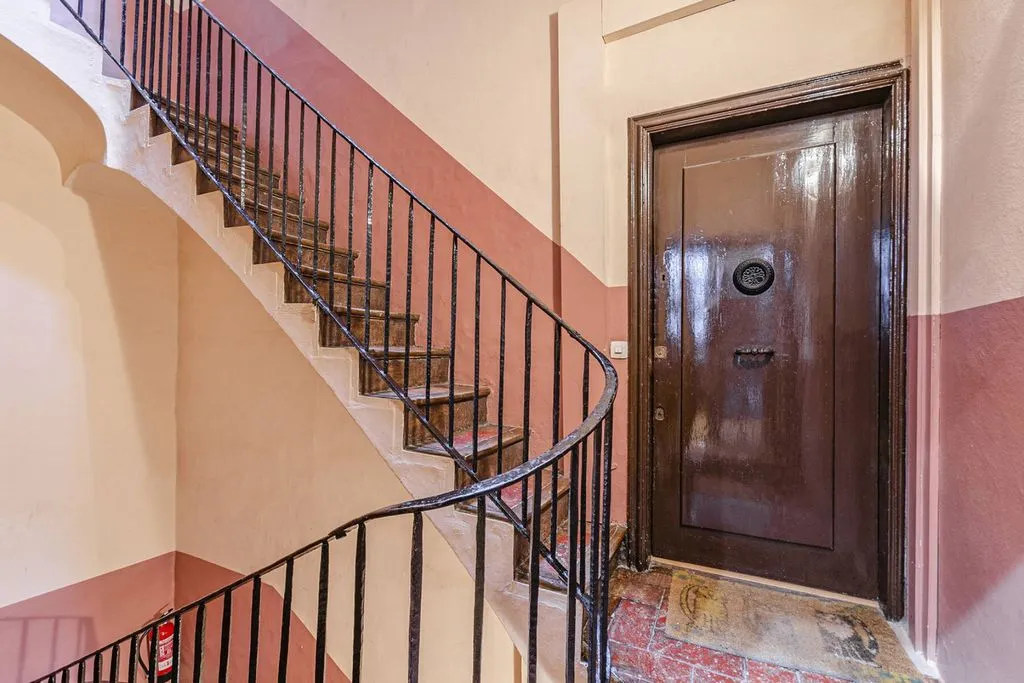 Pièces - Duplex with Private Terrace in Barcelona's Born