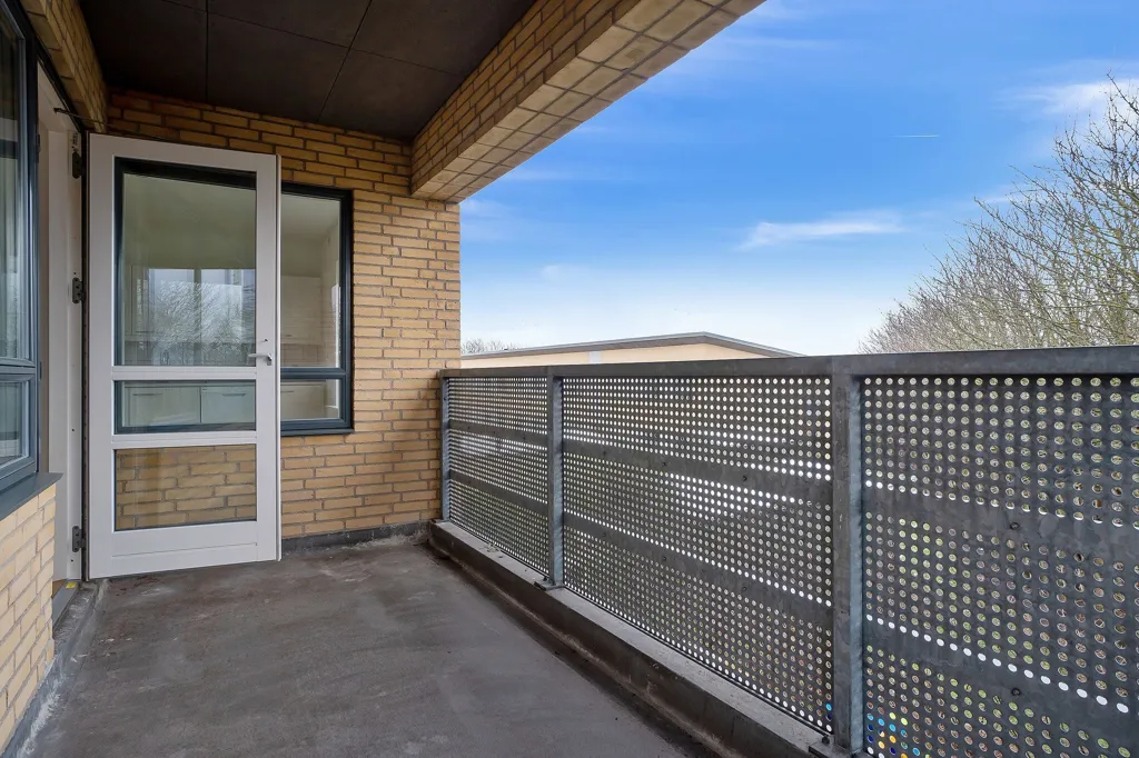 Balcone - 4-Bed Apartment with Balcony in Aalborg Øst
