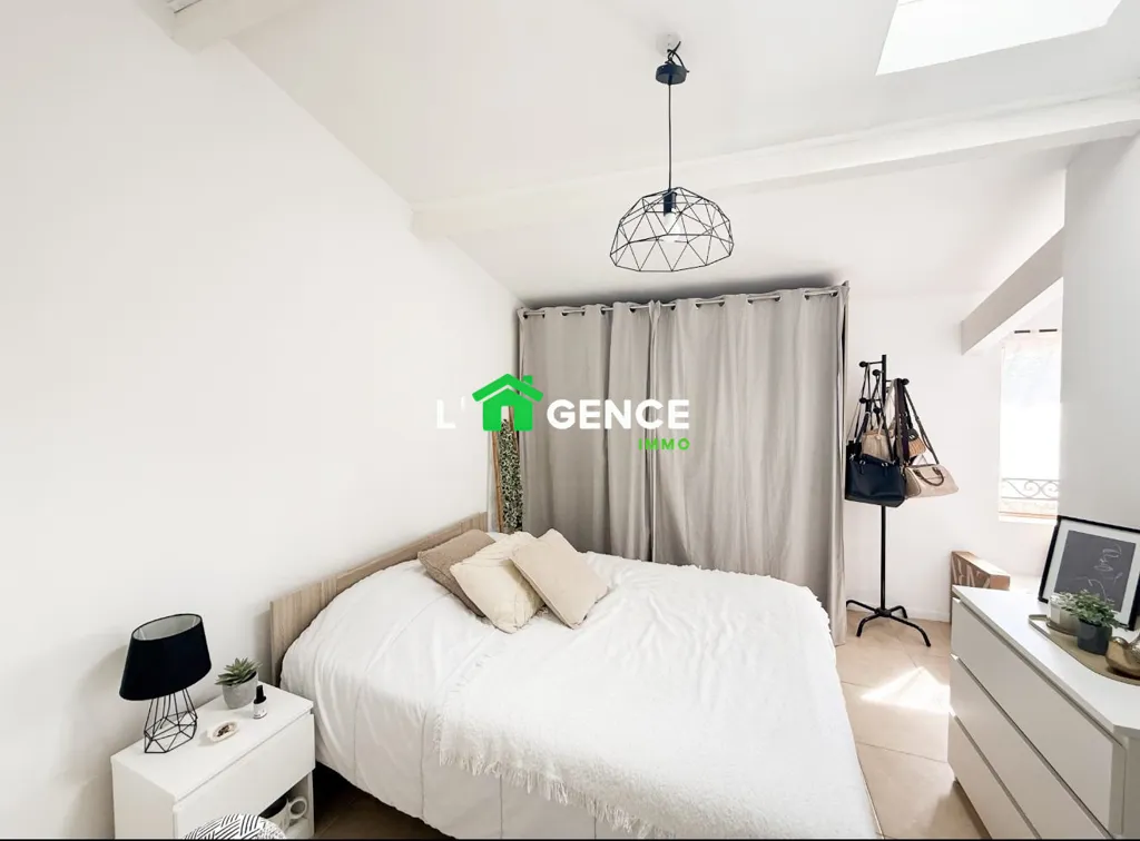 Chambres - Maison de Ville Charmante avec Climatisation à Istres