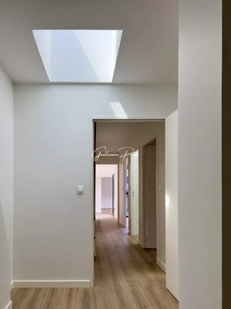 Esik - Modern Architect's House near Jardin Public