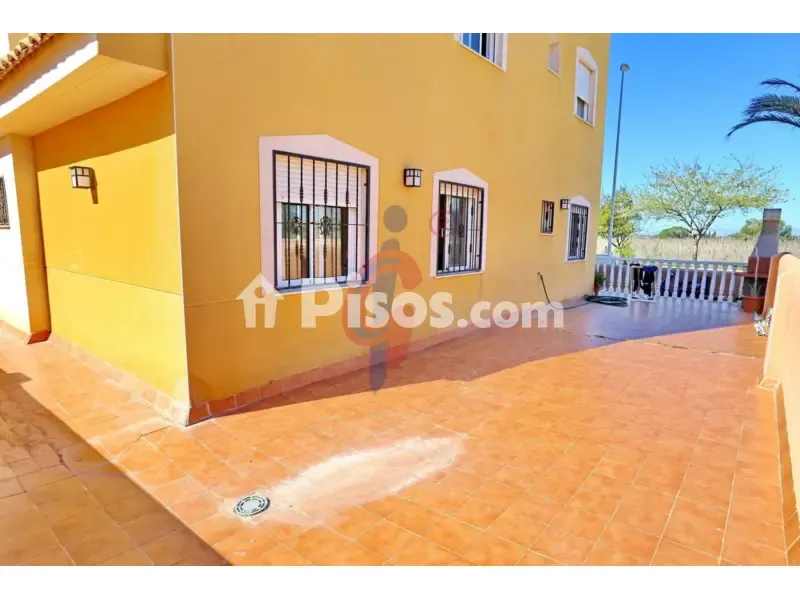 Jardin - Ground Floor Apartment with River View in Guardamar
