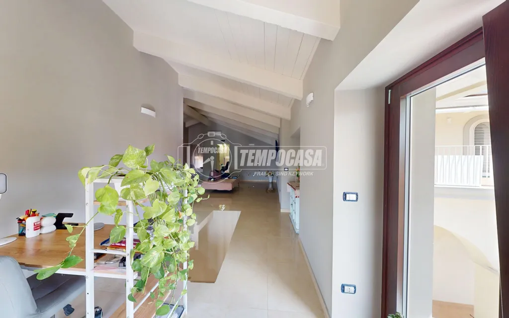 Esik - Duplex with Private Parking in Aversa