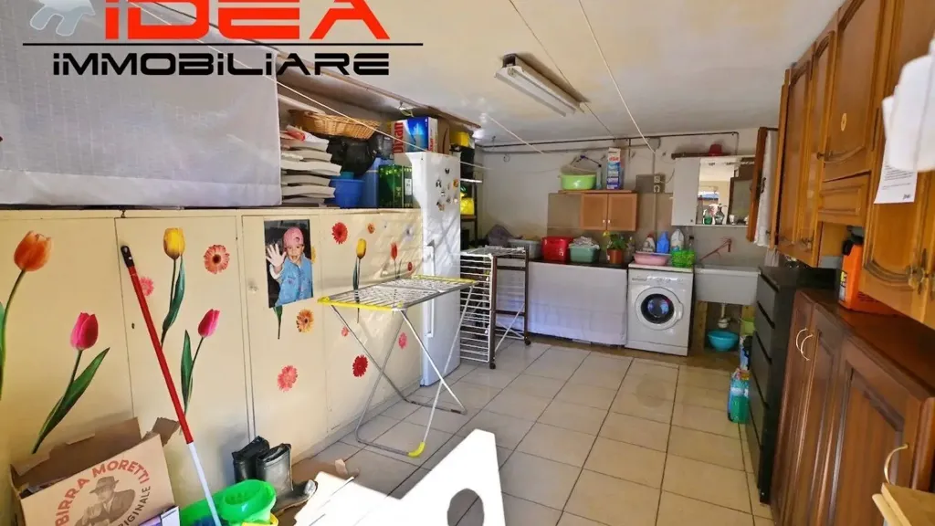 Utility Room - Five-Bedroom Apartment with Balcony in Modena