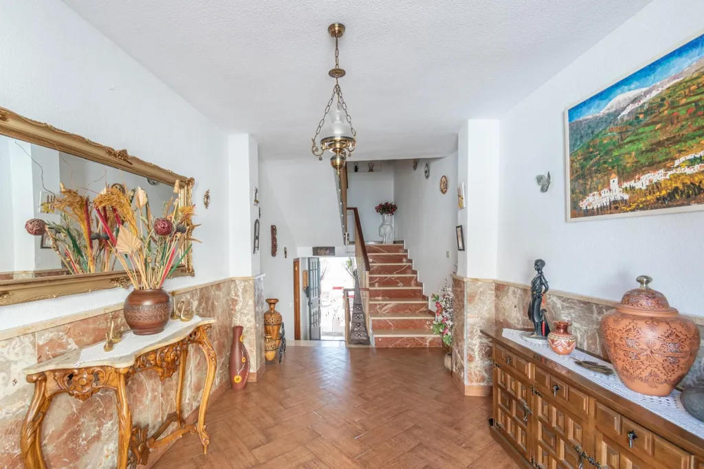 Esik - Corner House with Pool in Atarfe
