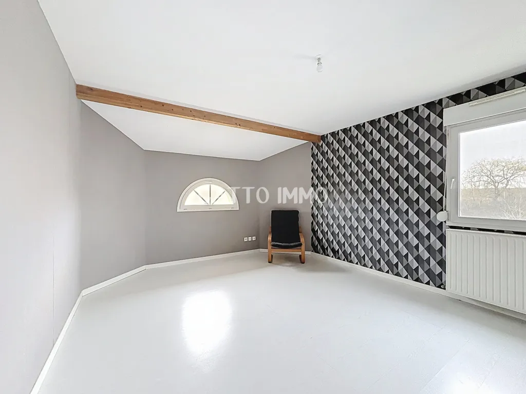 Magamistoad - Detached House with Terrace in Chesny