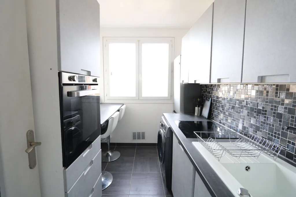 Köök - Refurbished Flat with Balcony in Orléans