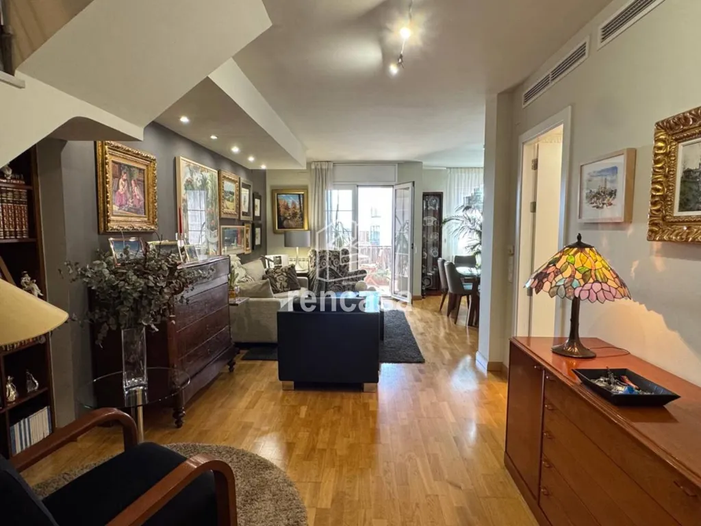 Elutuba - South-Facing Duplex Apartment with Balcony in Prat de la Riba