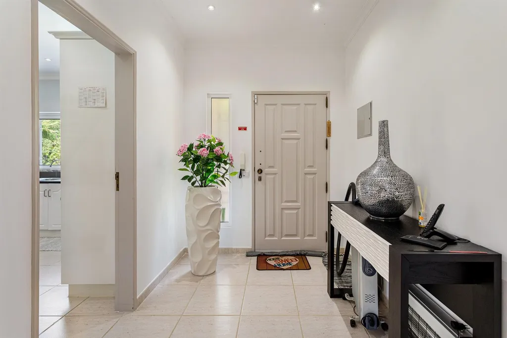 Hallway - Detached House with Pool in Loulé, Portugal