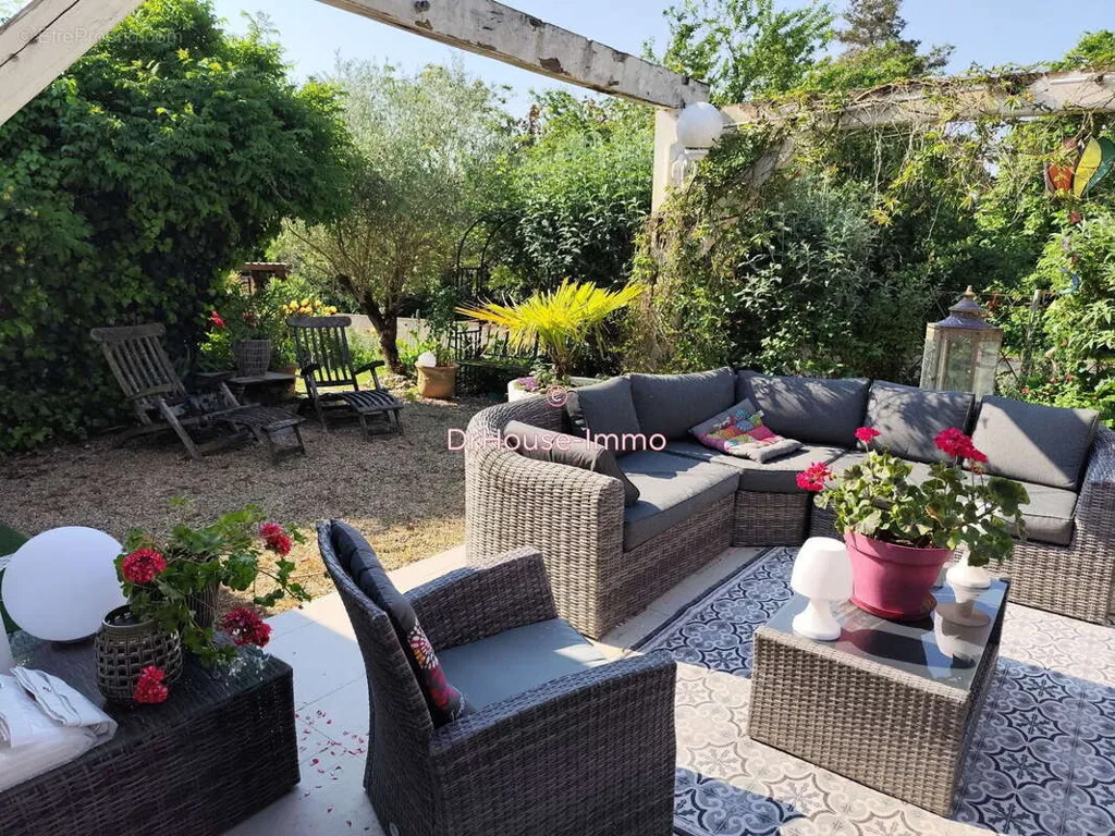 Terrasse - Maison avec Jardin et Terrasse à Beaumont Saint Cyr