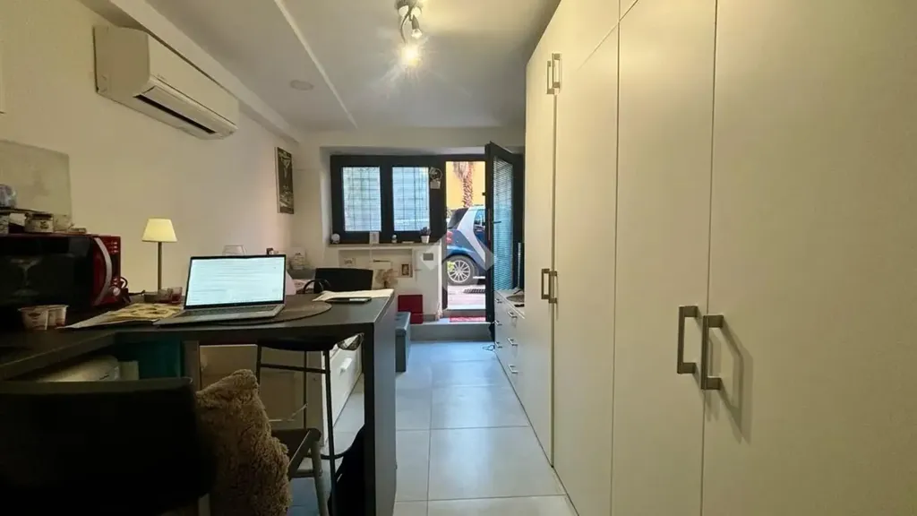 Kabinet - Studio Apartment in Quiet Courtyard, Parioli, Rome