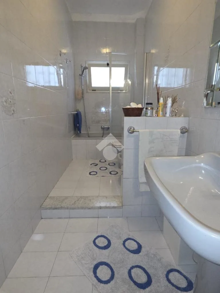 Vannitoad - 3-Bedroom Apartment with Balcony in Bari