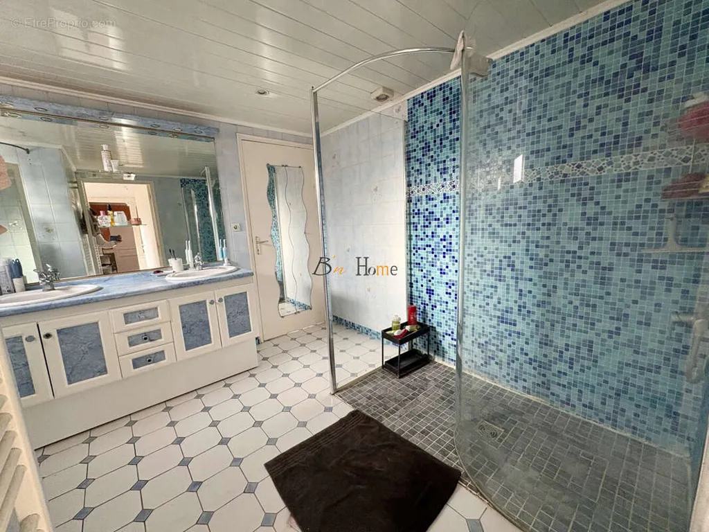 Salles de bain - Maison avec Cour au Calme à Queant