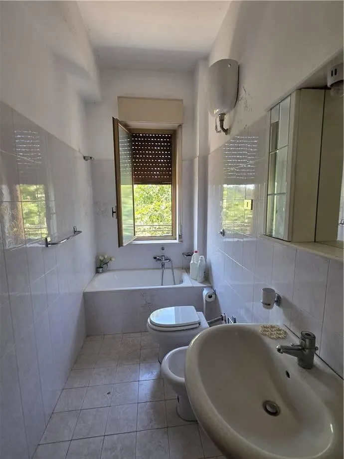 Salles de bain - Apartment with Balconies near Messina
