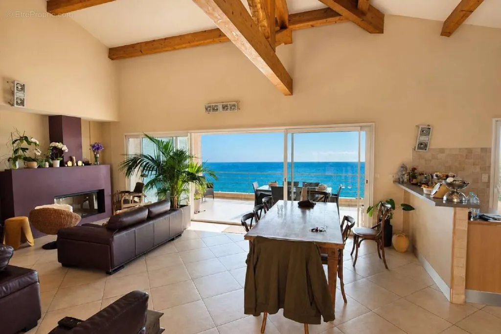 Séjour - Villa sur le toit avec piscine à Île-Rousse