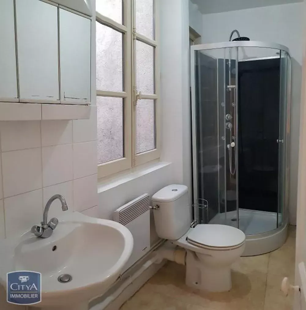 Salles de bain - Appartement Rénové en Centre-Ville à Blois