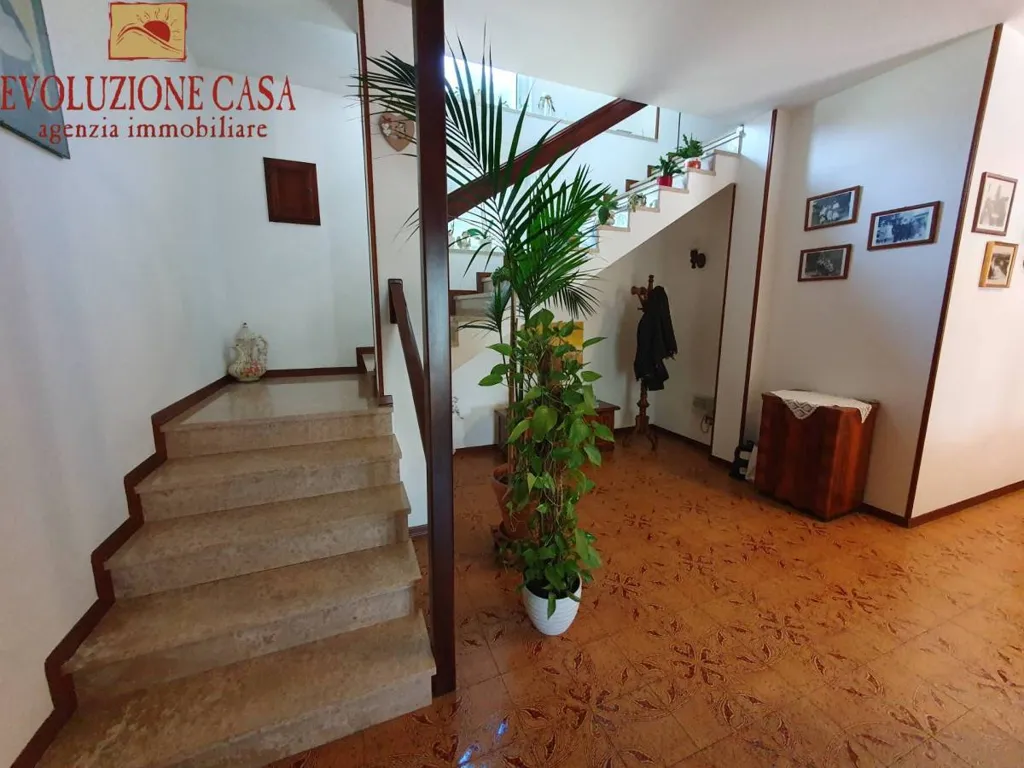 Entrée - Three-Level Farmhouse with Garden in Staranzano
