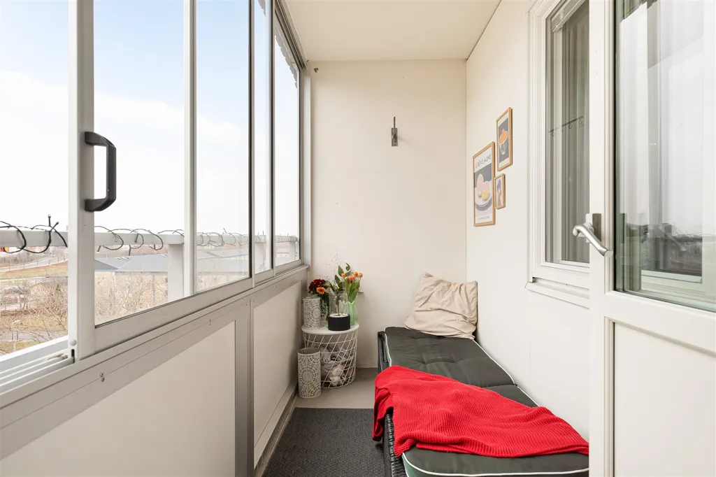 Rõdu - Modern Apartment with Skyline Balcony in Nyby