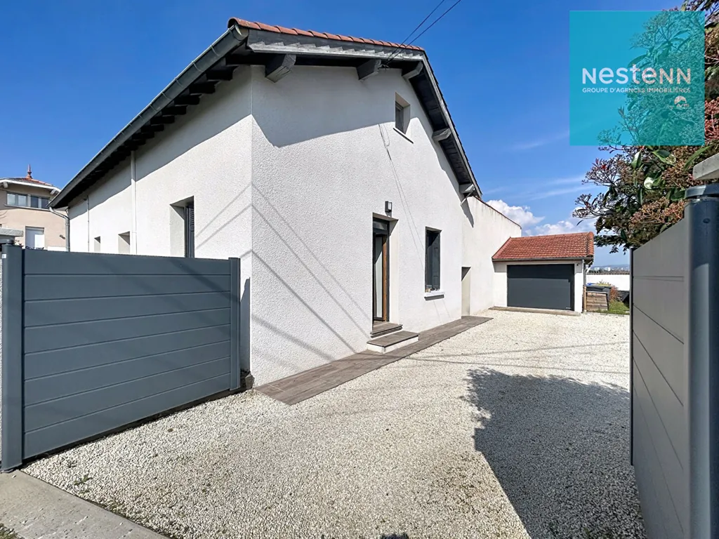 Extérieur - Maison Rénovée avec Terrasse à Saint-Just-Saint-Rambert