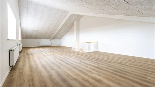 Pièces - Modernised Office with Showroom Potential in Vejle Øst