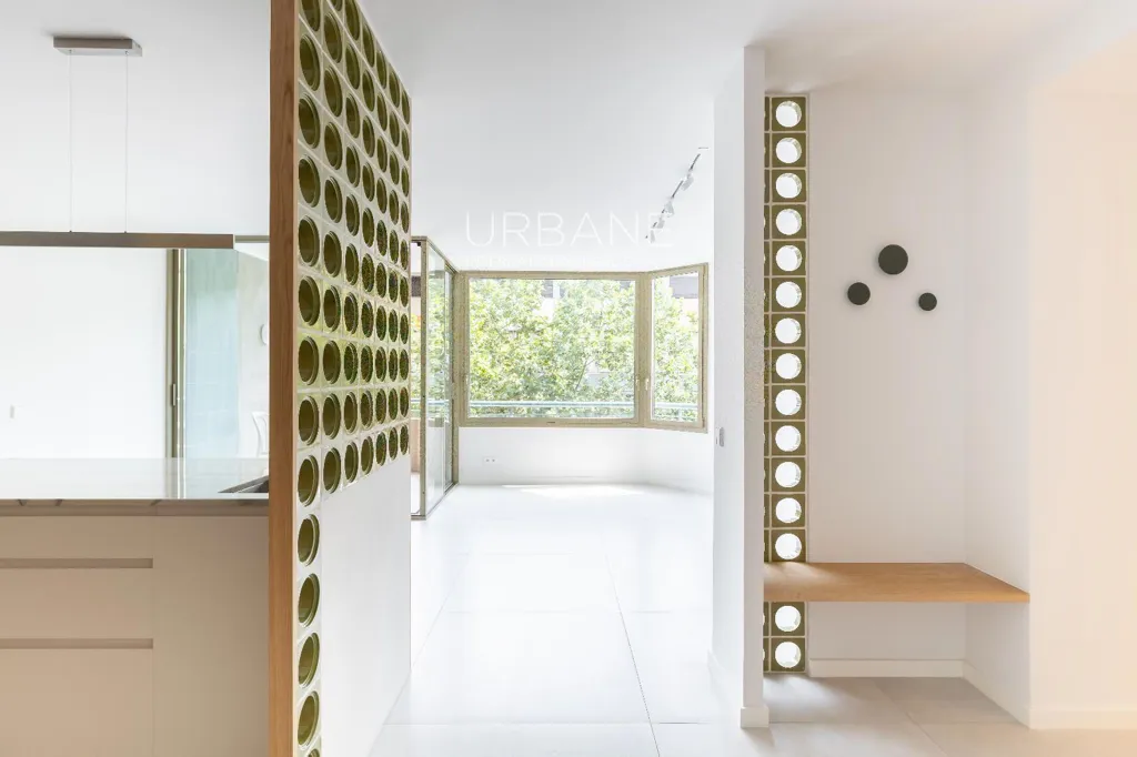 Esik - Designer Flat with Terrace in Sant Antoni, Barcelona