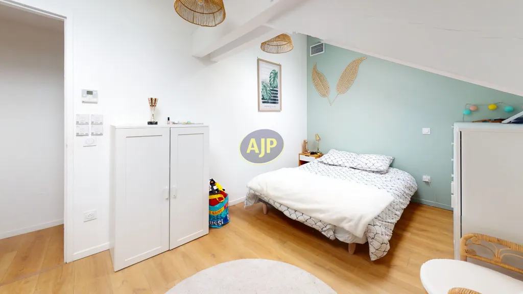 Bedrooms - Spacious House with South-Facing Garden in Mérignac